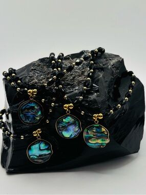 *ANKLET* Beautiful Pendant with Black Crystal Stretchy Anklet